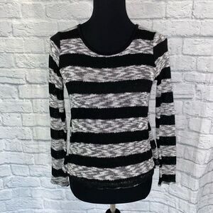 IZ byer women S Hi low knit sweater w/sheer back Black & white